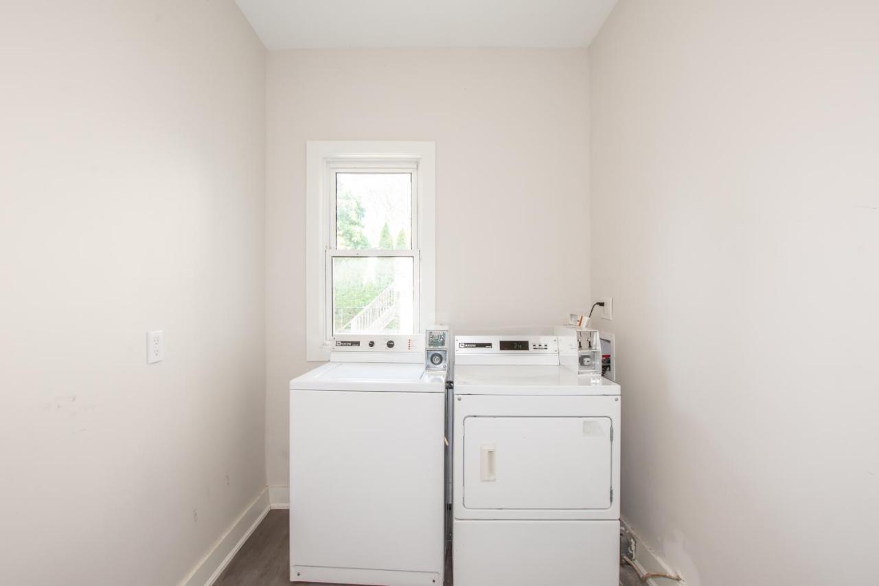 Charming Niagara Region Apt. Newly Renovated! Appartement Sainte-Catherine Buitenkant foto